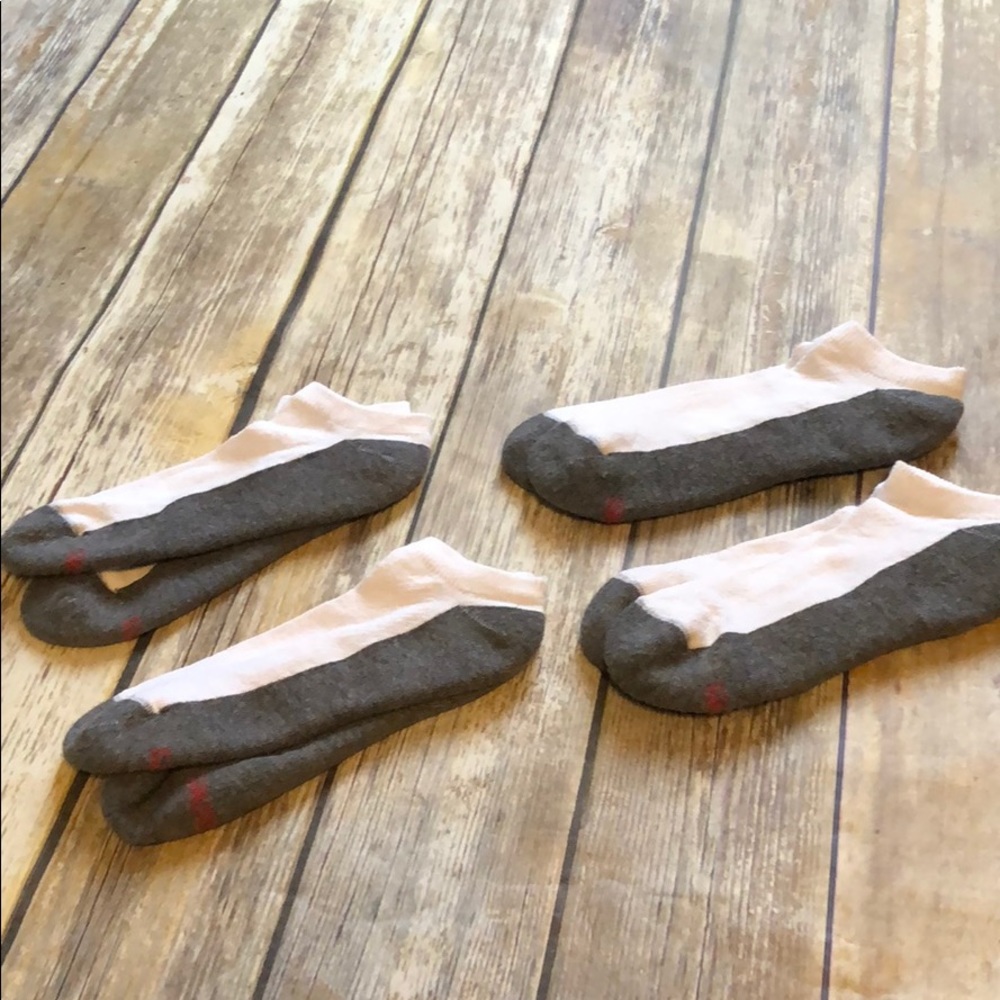 4 Pairs of No Show Socks
